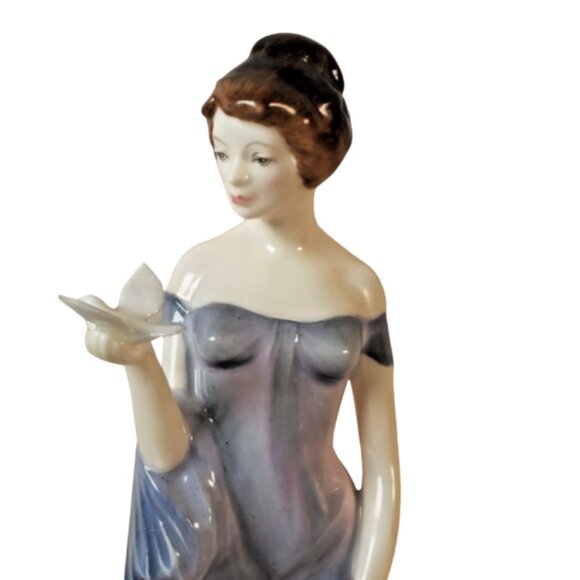 Royal Doulton “Harmony” HN2824 – Pretty Ladies Series Lady with a Dove Figurine - Picture 1 of 10